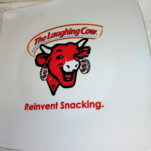 The Laughing Cow 2 piece Collectible Plate Set RARE Square shape w/curved edges - Picture 2 of 6